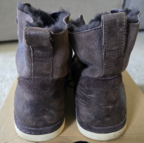UGG Men's ALASTAIR Duck Boots BROWN Bomber Leather Finish 9US ($160 MSRP) - Picture 4 of 7
